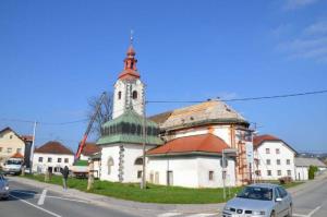 b_800_600_0_00_images_stories_Novice_2012_november_Obnova_ostresja_v_zupnijski_cerkvi_v_Smarju_Sapu_6