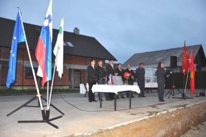 b_800_600_0_00_images_stories_Novice_2012_oktober_Na_Velikem_Mlacevem_polozili_temeljni_kamen_za_nov_gasilski_dom_3