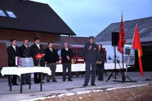 b_800_600_0_00_images_stories_Novice_2012_oktober_Na_Velikem_Mlacevem_polozili_temeljni_kamen_za_nov_gasilski_dom_4