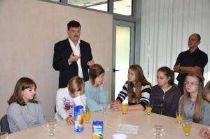 b_800_600_0_00_images_stories_Novice_2012_oktober_Ucenci_Osnovne_sole_Brinje_Grosuplje_obiskali_obcinsko_upravo_4