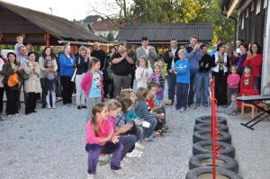 b_800_600_0_00_images_stories_Novice_2012_oktober_Kostanjckovo_popoldne_z_otvoritvijo_igrisca_v_vrtcu_Pika_4