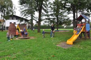 b_800_600_0_00_images_stories_Novice_2012_oktober_Otvoritev_otroskih_igral_v_VVZ_Kekec_Grosuplje_9d