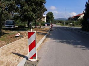 b_800_600_0_00_images_stories_Novice_2012_avgust_Ureditev_dveh_novih_postajalisc_na_cesti_Ob_Grosupeljscici_3