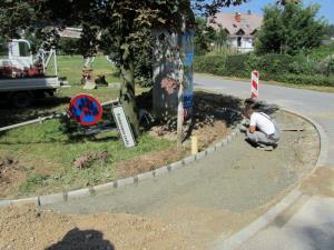 b_800_600_0_00_images_stories_Novice_2012_avgust_Ureditev_dveh_novih_postajalisc_na_cesti_Ob_Grosupeljscici_4