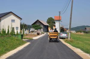 b_800_600_0_00_images_stories_Novice_2012_avgust_Otvoritev_ceste_v_Ponovi_vasi_7