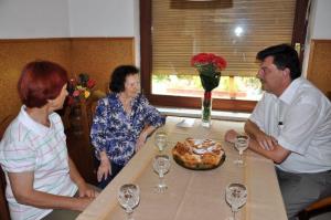 b_800_600_0_00_images_stories_Novice_2012_julij_Nasa_obcanka_Ljudmila_Filippini_praznovala_101_leto_5a