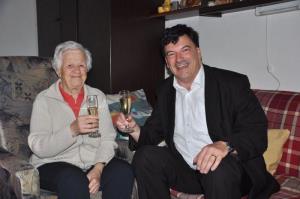 b_800_600_0_00_images_stories_Novice_2012_maj_Najstarejsa_obcanka_Anna_Gerzelj_praznovala_102_leti_4