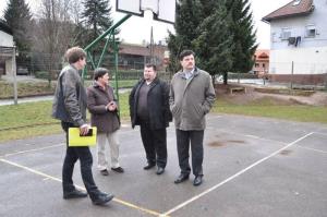 b_800_600_0_00_images_stories_Novice_2012_januar_Ureditev_otroskega_igrisca_v_Smarju_1