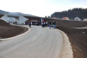 b_800_600_0_00_images_stories_novice_2011-1_december_Otvoritev_novega_dela_cestnega_omrezja_v_Predolah_2