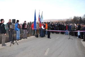 b_800_600_0_00_images_stories_novice_2011-1_december_Otvoritev_novega_dela_cestnega_omrezja_v_Predolah_4