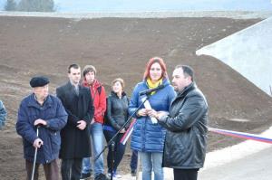 b_800_600_0_00_images_stories_novice_2011-1_december_Otvoritev_novega_dela_cestnega_omrezja_v_Predolah_7