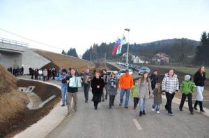 b_800_600_0_00_images_stories_novice_2011-1_december_Otvoritev_novega_dela_cestnega_omrezja_v_Predolah_9d