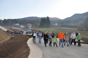 b_800_600_0_00_images_stories_novice_2011-1_december_Otvoritev_novega_dela_cestnega_omrezja_v_Predolah_9e