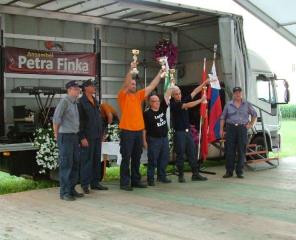 b_800_600_0_00_images_stories_novice_2011-1_avgust_Napad_na_rdecega_petelina_9